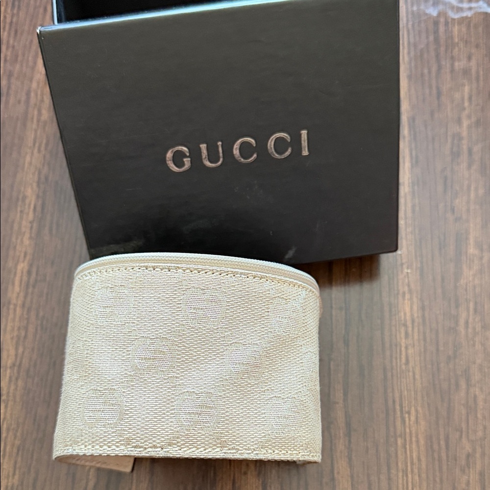 Gucci Beige Wristband Wallet